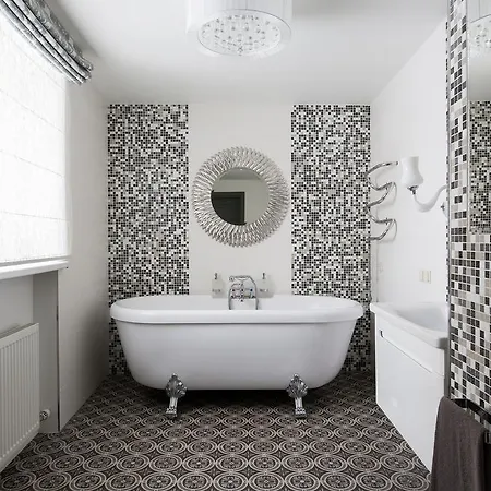 St.roland Livu Square