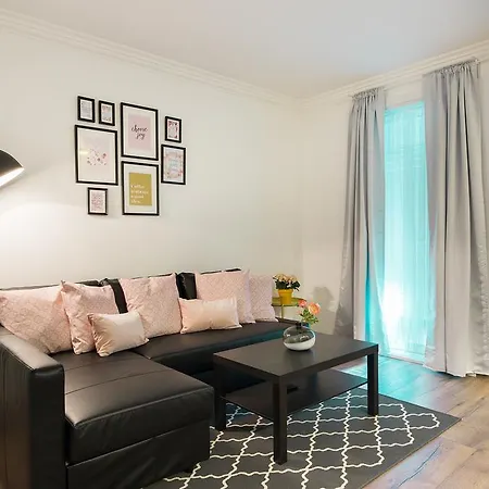 St.roland Livu Square Apartment *