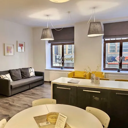 St.roland Livu Square *