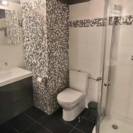 St.roland Livu Square *