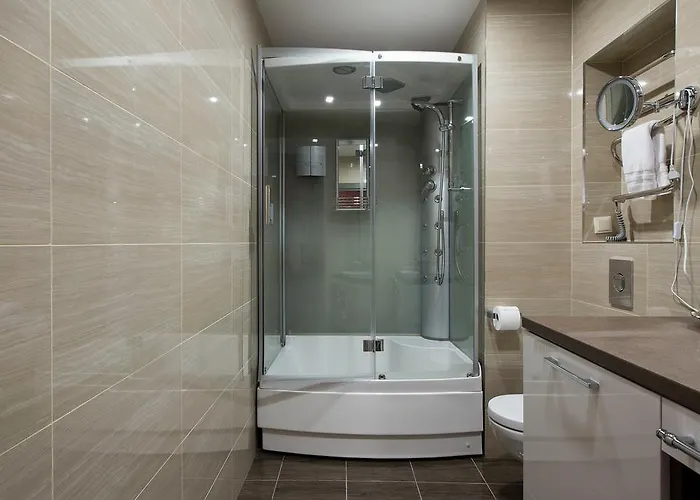 St.roland Livu Square *