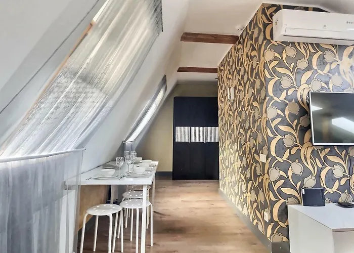 St.roland Livu Square *