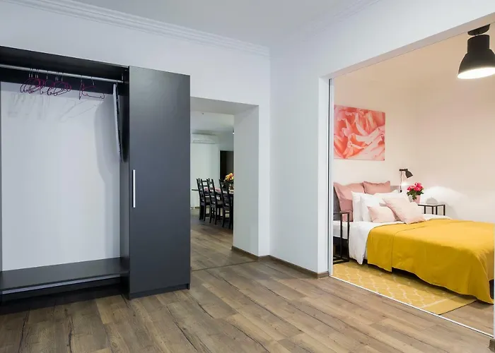 Apartament St.roland Livu Square *