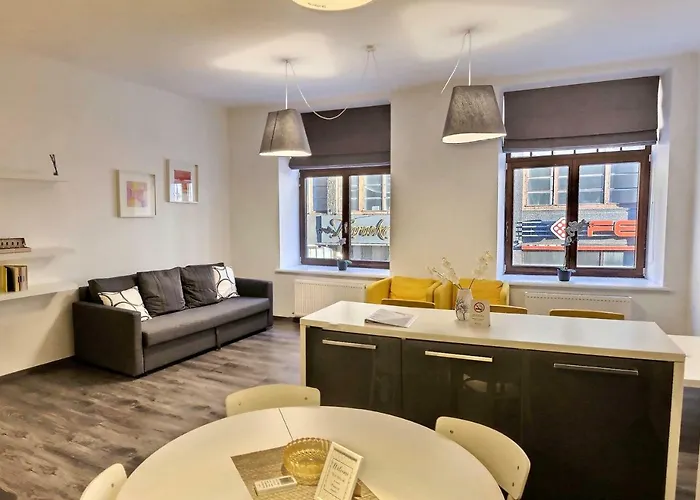 St.roland Livu Square *