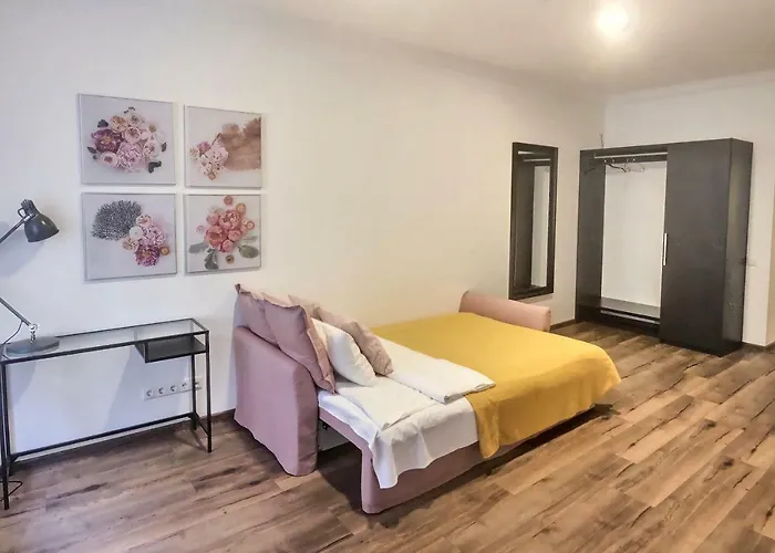 St.roland Livu Square