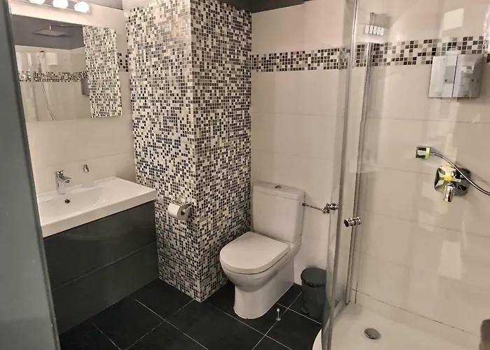 St.roland Livu Square *