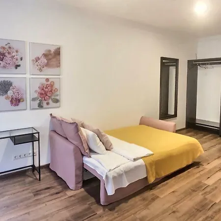 St.roland Livu Square