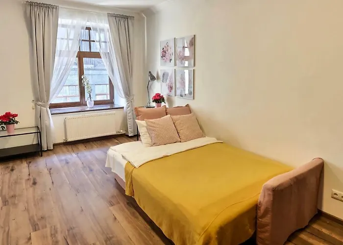 St.roland Livu Square